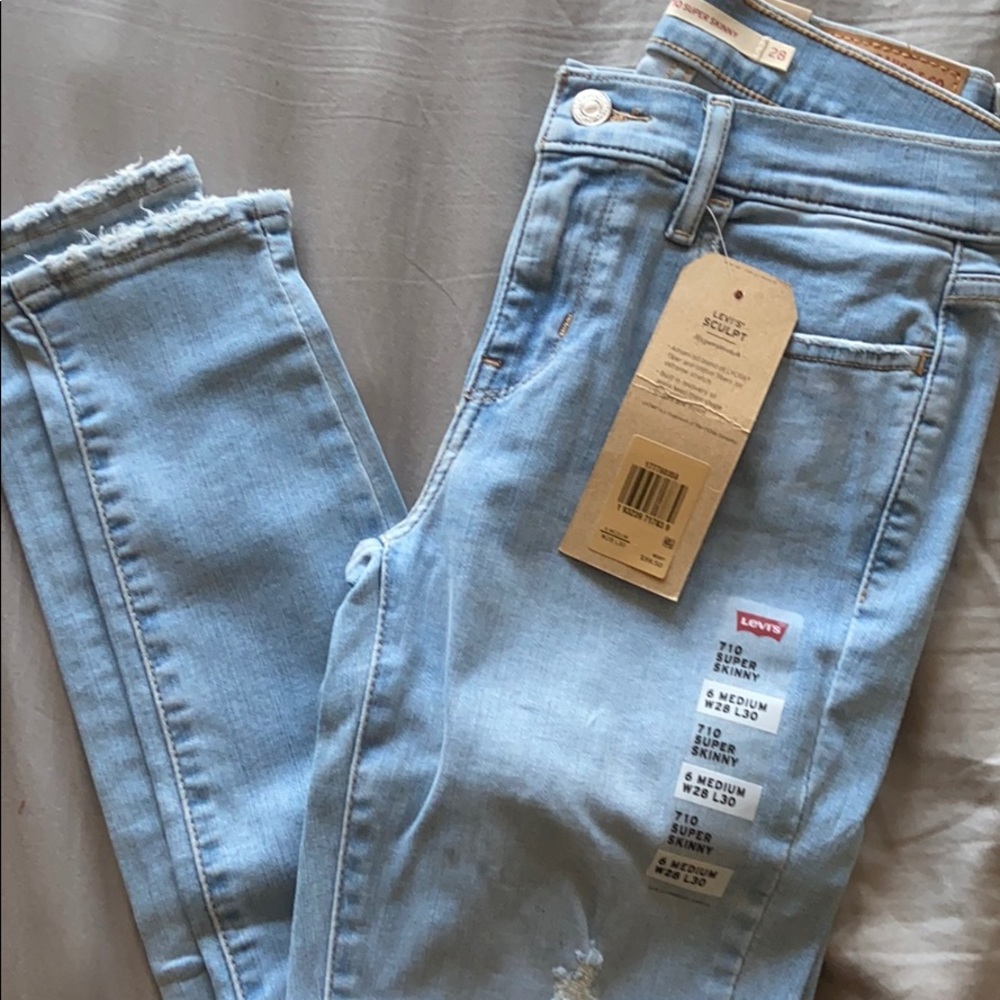 NWT Levi’s 710 Super Skinny